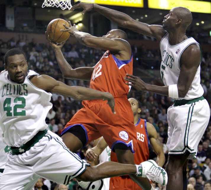 Elton Brand í leiknum í nótt.