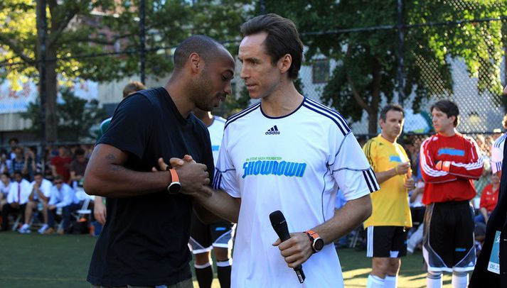 Steve Nash ásamt Thierry Henry í ágóðaknattspyrnuleik á dögunum.