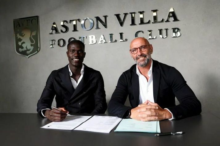 Amadou Onana og Ramón Rodríguez Verdejo, betur þekktur sem Monchi - yfirmaður knattspyrnumála hjá Aston Villa.