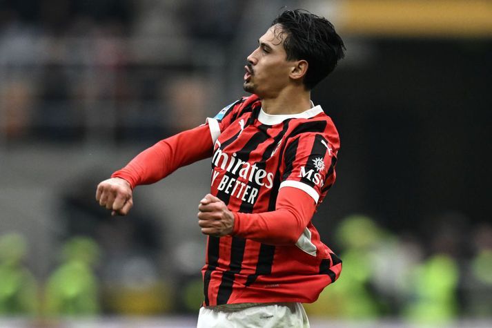 Tijjani Reijnders fagnar jöfnunarmarki sínu í uppbótartíma en þá var enn tími fyrir AC Milan til að skora sigurmark.