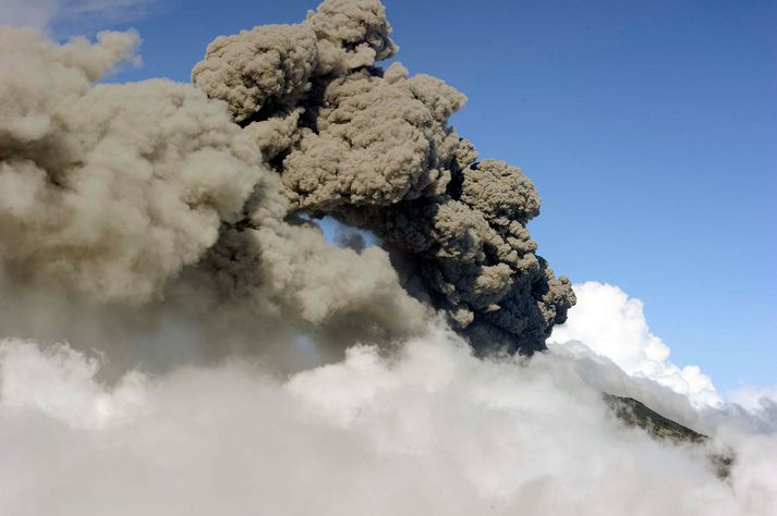 Þessi mynd var tekin þegar Turrialba gaus fyrr á þessu ári.