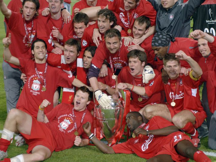 Xabi Alonso með félögum sínum í Evrópumeistaraliði Liverpool 2005.