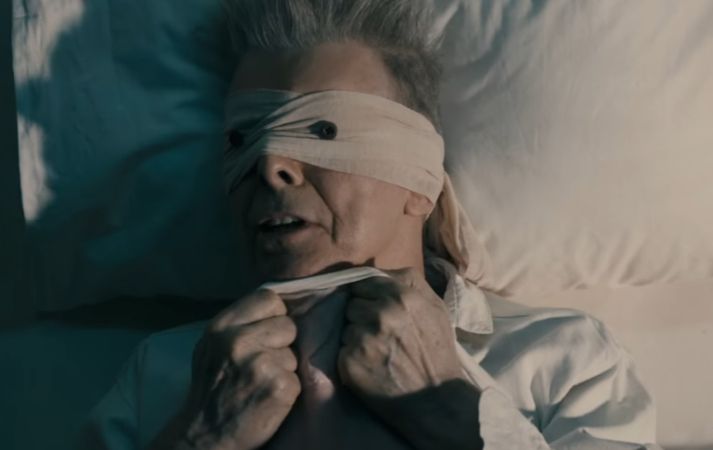 David Bowie í Lazarus-myndbandinu.