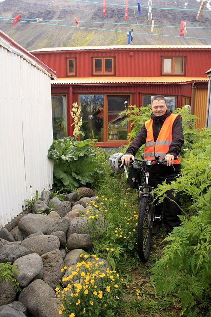 Ómar Smári kveðst nota hjólið sitt sem samgöngutæki langflesta daga ársins.