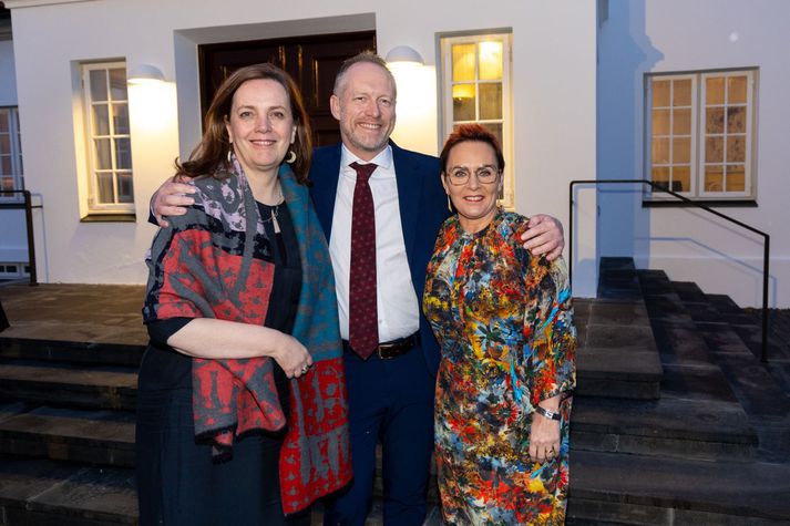 Nú er verið að ákveða hverjir taka við ráðuneytum þeirra, Svandísar Svavarsdóttur, Guðmundar Inga Gubrandssonar og Bjarkeyjar Olsen, í starfsstjórn þar til ný ríkisstjórn hefur verið mynduð eftir kosningar.