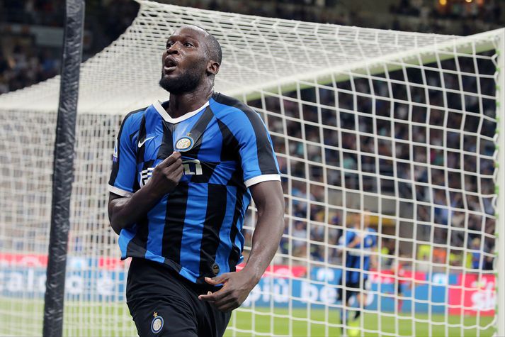 Lukaku fagnar marki sínu gegn Lecce.