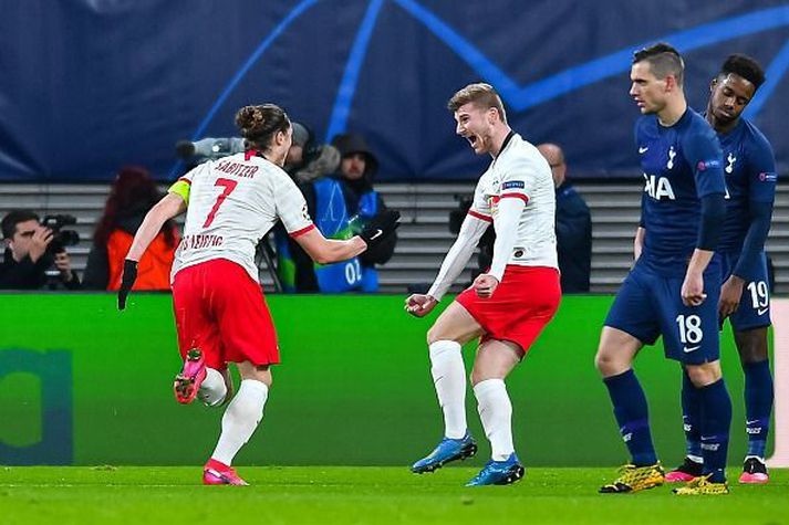 Marcel Sabitzer, sem skoraði tvö mörk í kvöld, fagnar með Timo Werner.