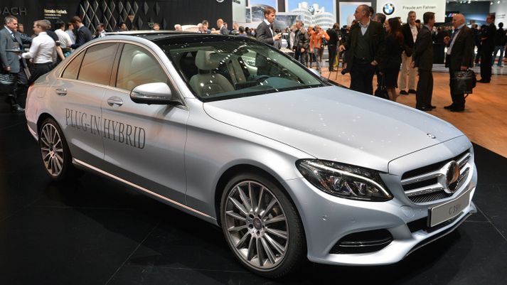 Mercedes Benz C350e á bílasýningunni í Genf.