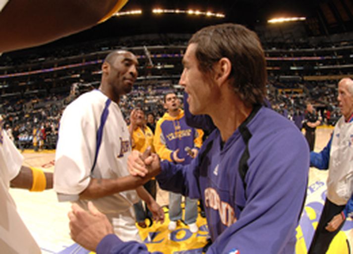 Kobe Bryant og Steve Nash verða í eldlínunni á Sýn Extra í kvöld.