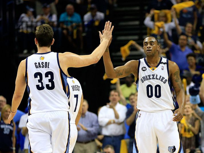 Marc Gasol og Darrell Arthur, leikmaður Oklahoma City.