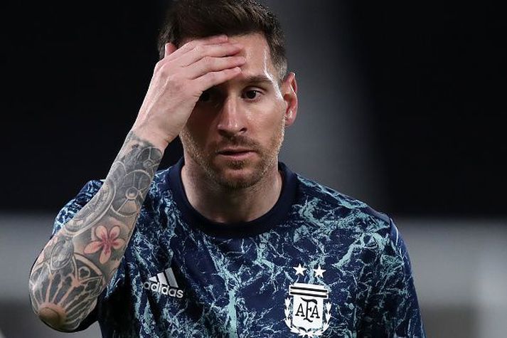 Messi grípur um höfuð sér í leiknum.