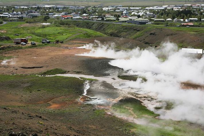 Hveragerði Hitaveita Hveragerðis var seld til Orkuveitunnar árið 2004. Auk þess sem nýtanleg orka í eignarlandi bæjarins fylgdi með í kaupunum fékk Orkuveitan einkarétt á að selja heitt vatn og gufu í bænum.Fréttablaðið/Valli