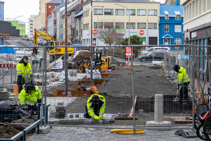 Hiti á landinu verður eitt til fimm stig, en allvíða næturfrost.