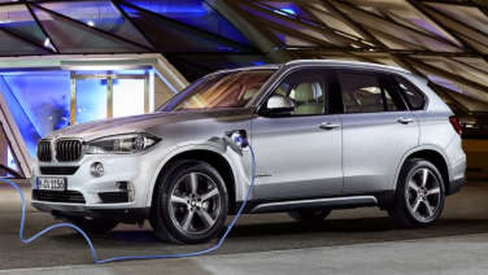 BMW mun frumsýna BMW X5 xDrive 40e útgáfu X5 jeppans á bílasýningunni í Sjanghæ.