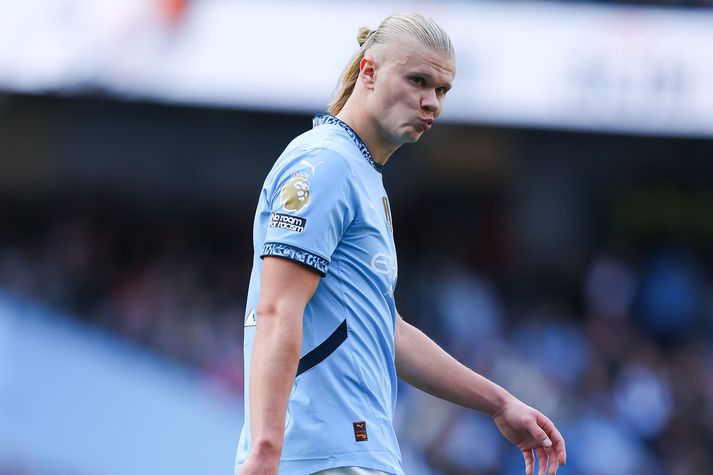 Erling Braut Haaland á göngu í leik með Manchester City í ensku úrvalsdeildinni. Menn ráða þó lítið við hann á sprettinum.