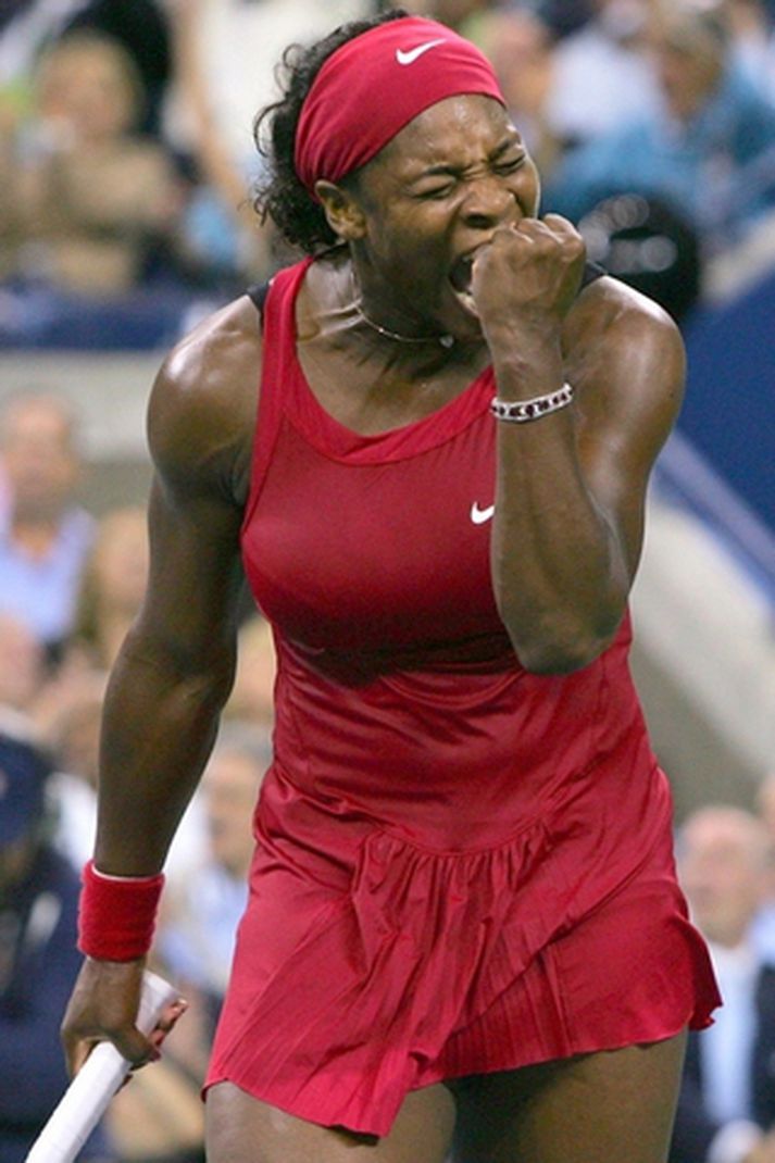 Serena Williams fagnar sigri.