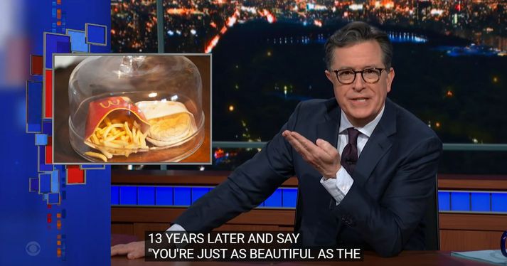Colbert velti mikið fyrir sér þessum þrettán ára gamla íslenska McDonalds hamborgara.
