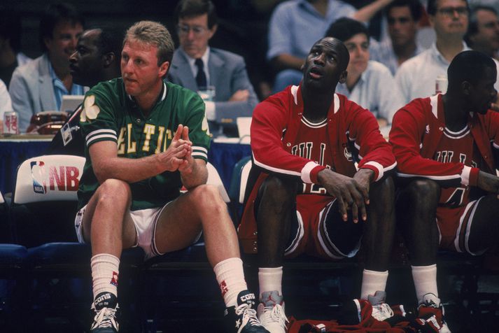 Larry Bird við hlið Michael Jordan í stjörnuleik NBA árið 1990.