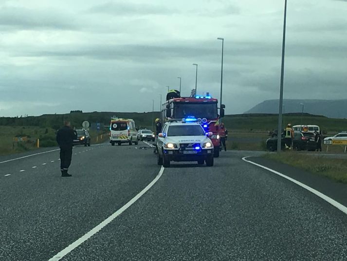 Frá vettvangi á mótum Skeiðavegar og Suðurlandsvegar síðdegis í dag.