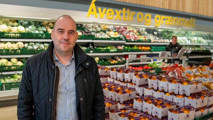 Bjarni Friðrik Jóhannesson, forstöðumaður innkaupa og vöruflokkastýringar Krónunnar, segir gæðin batna með hverri sendingu. Von er á stóru kössunum eftir helgi.