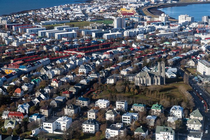 Umrædd blokk fyrir eldri borgara er að Grandavegi 47 í Vesturbæ Reykjavíkur.
