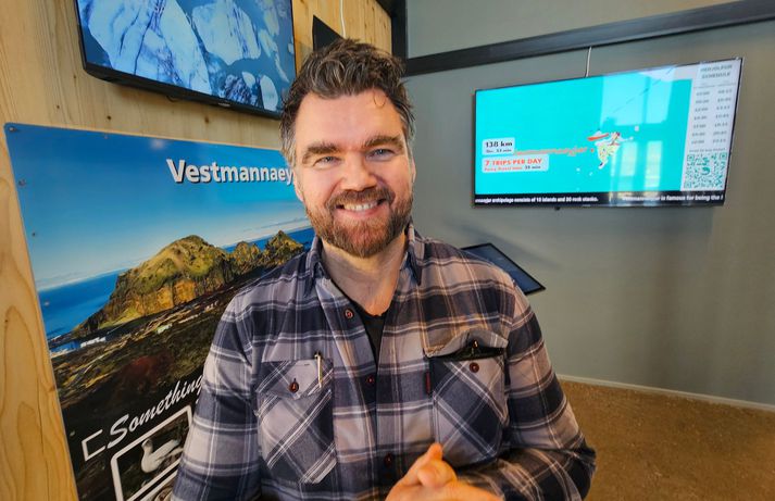 Sveinn Waage, sem er framkvæmdastjóri Laufey Welcome Center. Hann segir að sjálfhreinsandi salernin hafi algjörlega slegið í gegn á nýja staðnum.