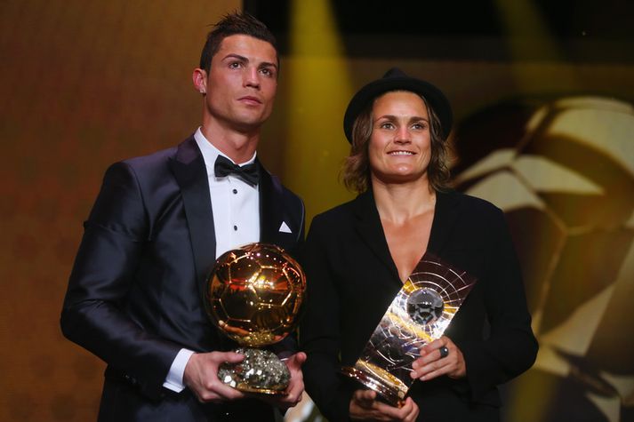 Cristiano Ronaldo og Nadine Angerer með verðlaunin sín.