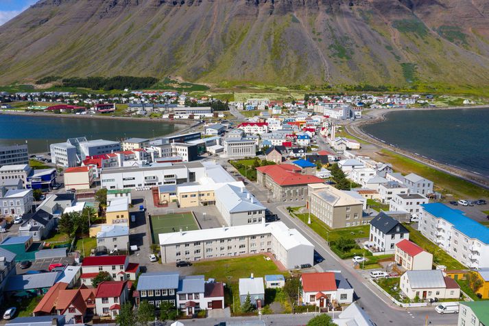 Tæplega þrjátíu starfsmenn hjá Vestfirskum verktökum misstu vinnuna fyrir helgi.