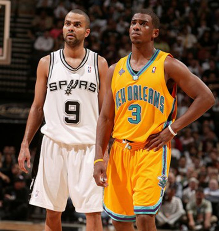 Tony Parker og Chris Paul hafa báðir leikið mjög vel í úrslitakeppninni. Annar þeirra fer í sumarfrí í nótt.