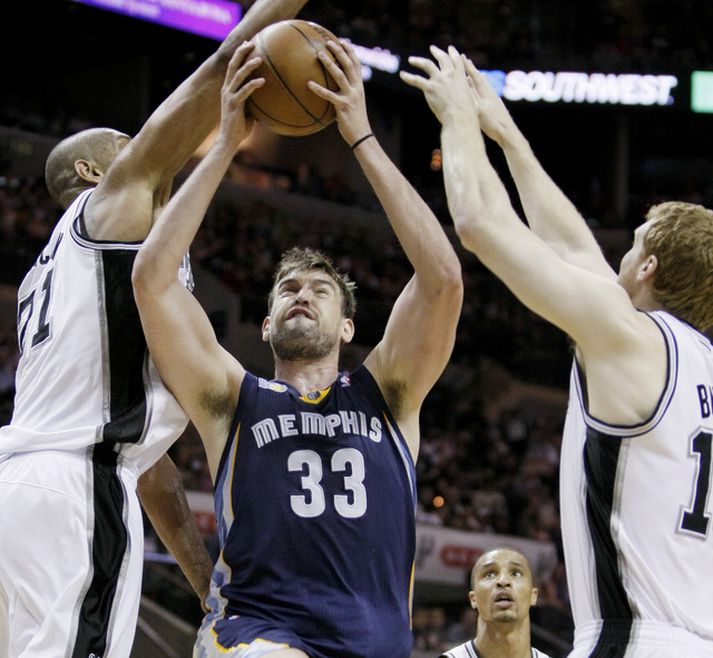 Marc Gasol var öflugur í liði Memphis gegn San Antonio í kvöld.