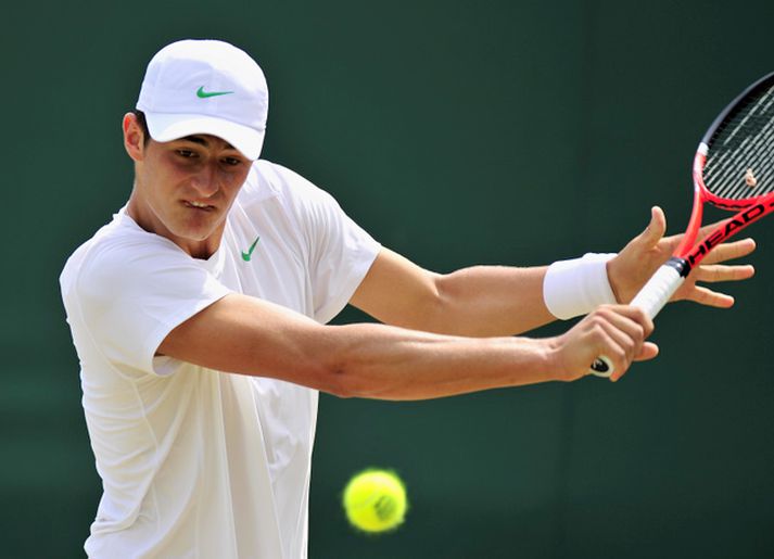 Bernard Tomic er aðeins átján ára gamall en hann hefur slegið í gegn á Wimbledon-mótinu.