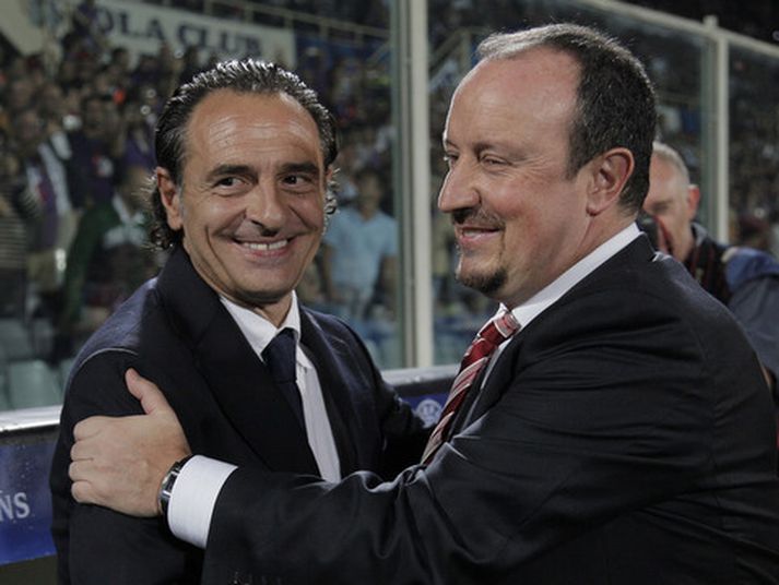 Cesare  Prandelli hafði betur gegn Rafael Benitez í riðlakeppni Meistaradeildarinnar.