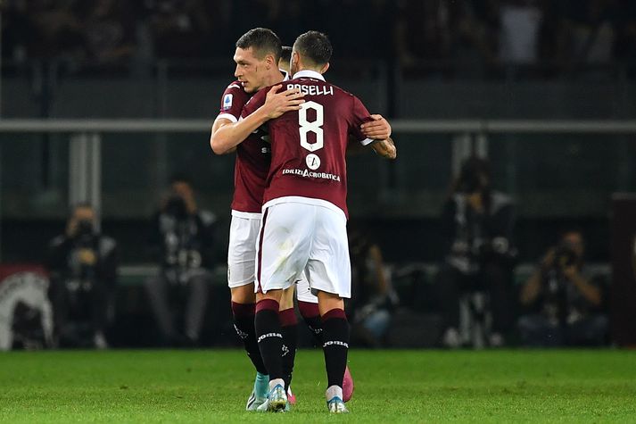 Belotti fagnar. Hann skoraði tvö mörk gegn AC Milan og er alls kominn með fjögur mörk á tímabilinu.