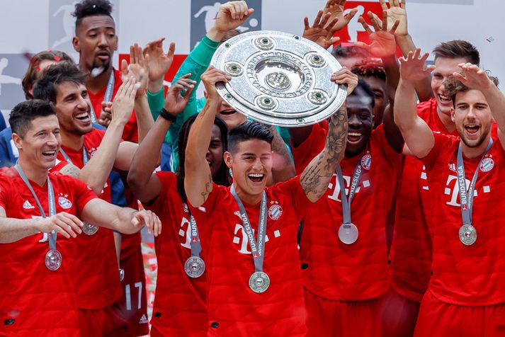 James Rodriguez fagnar meistaratitlinum með Bayern.