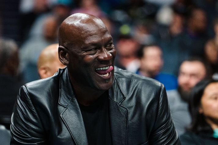 Michael Jordan fylgist hér með leik þegar hann var eigandi Charlotte Hornets.