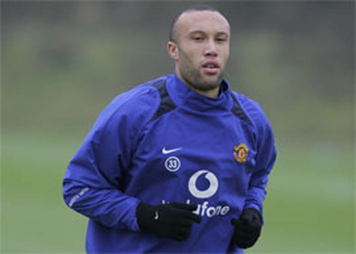 Mikael Silvestre vill vera áfram hjá Manchester United