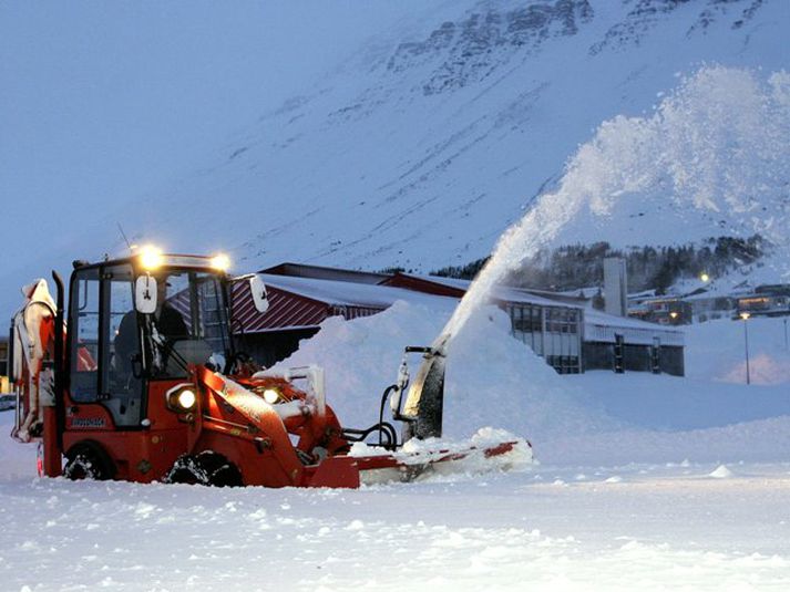 Snjómokstur getur verið dýr. Myndin er úr safni.