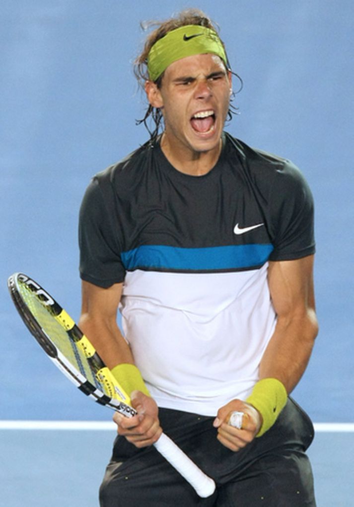 Rafael Nadal fagnar stigi í viðureigninni í dag.