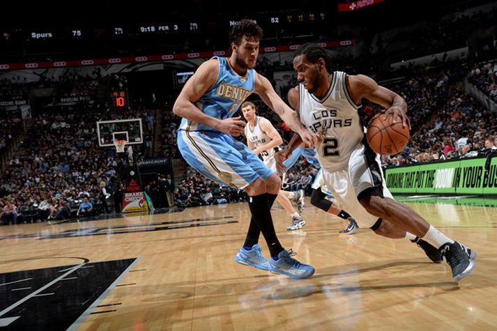 Kawhi Leonard skoraði 20 stig fyrir San Antonio í nótt.