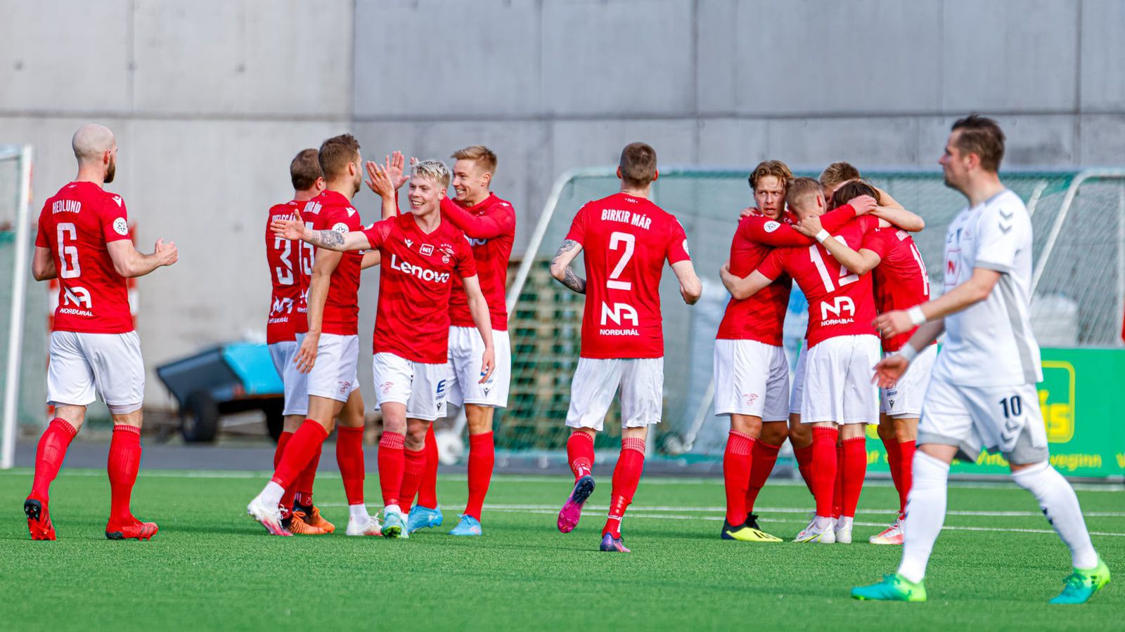 Umfjöllun Og Viðtöl Kefla­vík Valur 0 1 Naumur Sigur Valsara í Keflavík Vísir 