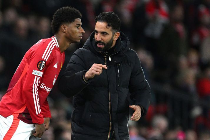 Ruben Amorim segir allt vera erfitt í nýju starfi. Óvissa er um framtíð leikmanns hans Marcusar Rashford sem er honum hér á vinstri hönd. Einhverra aðgerða er þörf af hálfu Portúgalans.