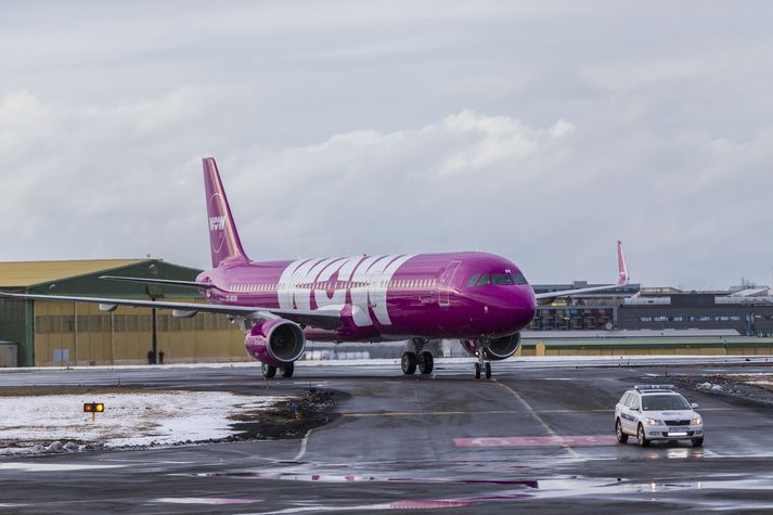 Nýleg Airbus þota WOW air. Þegar hringt er í þjónustuver fyrirtækisins í framtíðinni svara Indverjar. 