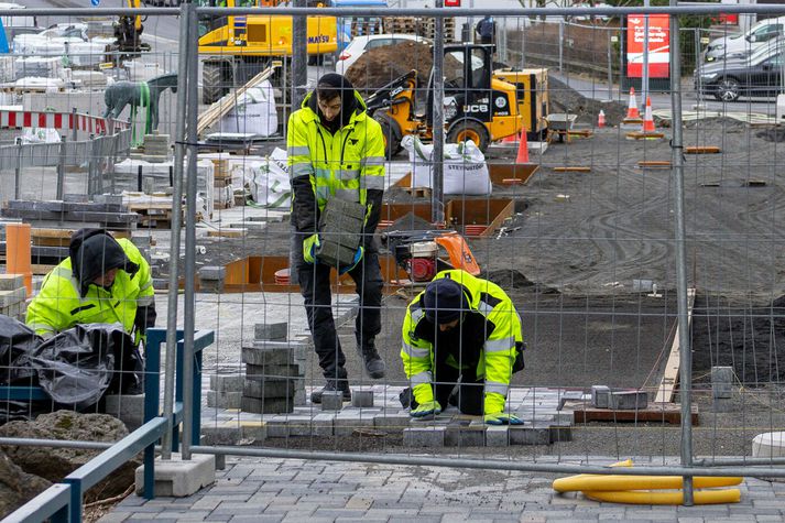 Spáð er hlýnandi veðri og hita þrjú til átta stig seinnipartinn.