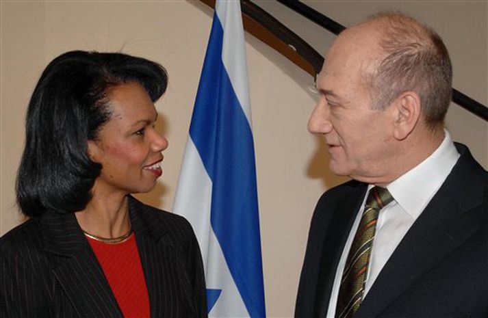 Condoleezza Rice, utanríkisráðherra Bandaríkjanna, og Ehud Olmert, forsætisráðherra Ísraels, á fundi í Jerúsalem í morgun.