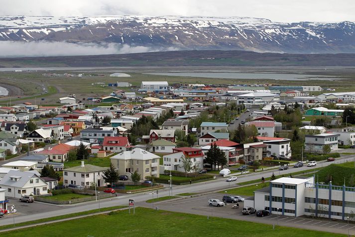 Lagt er til að um eitt hundrað þessara starfa verði staðsett í Skagafirði. 