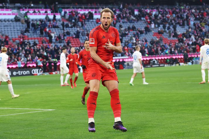 Harry Kane fagnar hér öðru marki sínu fyrir Bayern München í þýsku deildinni í dag.