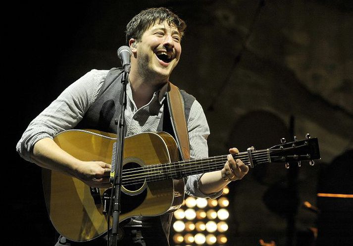 Forsprakkinn Marcus Mumford á tónleikum með hljómsveitinni Mumford & Sons.