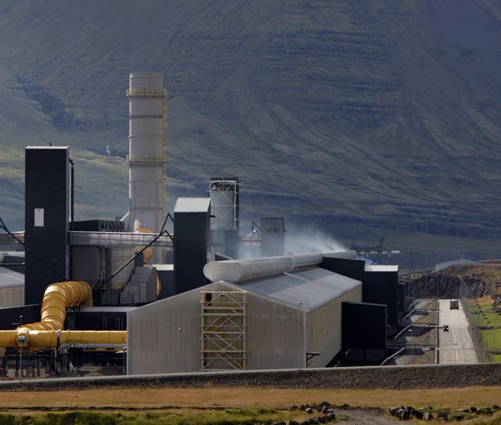 Álverið á Reyðarfirði er einn af stærstu einstöku losendum gróðurhúsalofttegunda á Íslandi. Forstjór þess telur ál hluta af lausn loftslagsvandans.