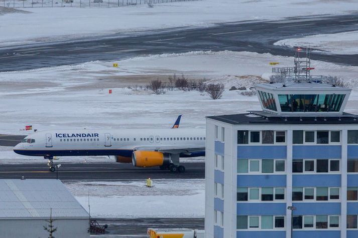 Aðeins sex prósent heildarfarþega í desember voru á ferð innanlands.