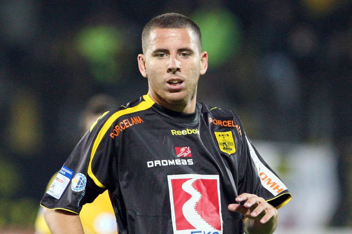 Contreras í leik Aris gegn AEK árið 2009.